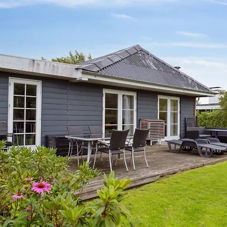 Thala - 150m From The Sea By Interhome